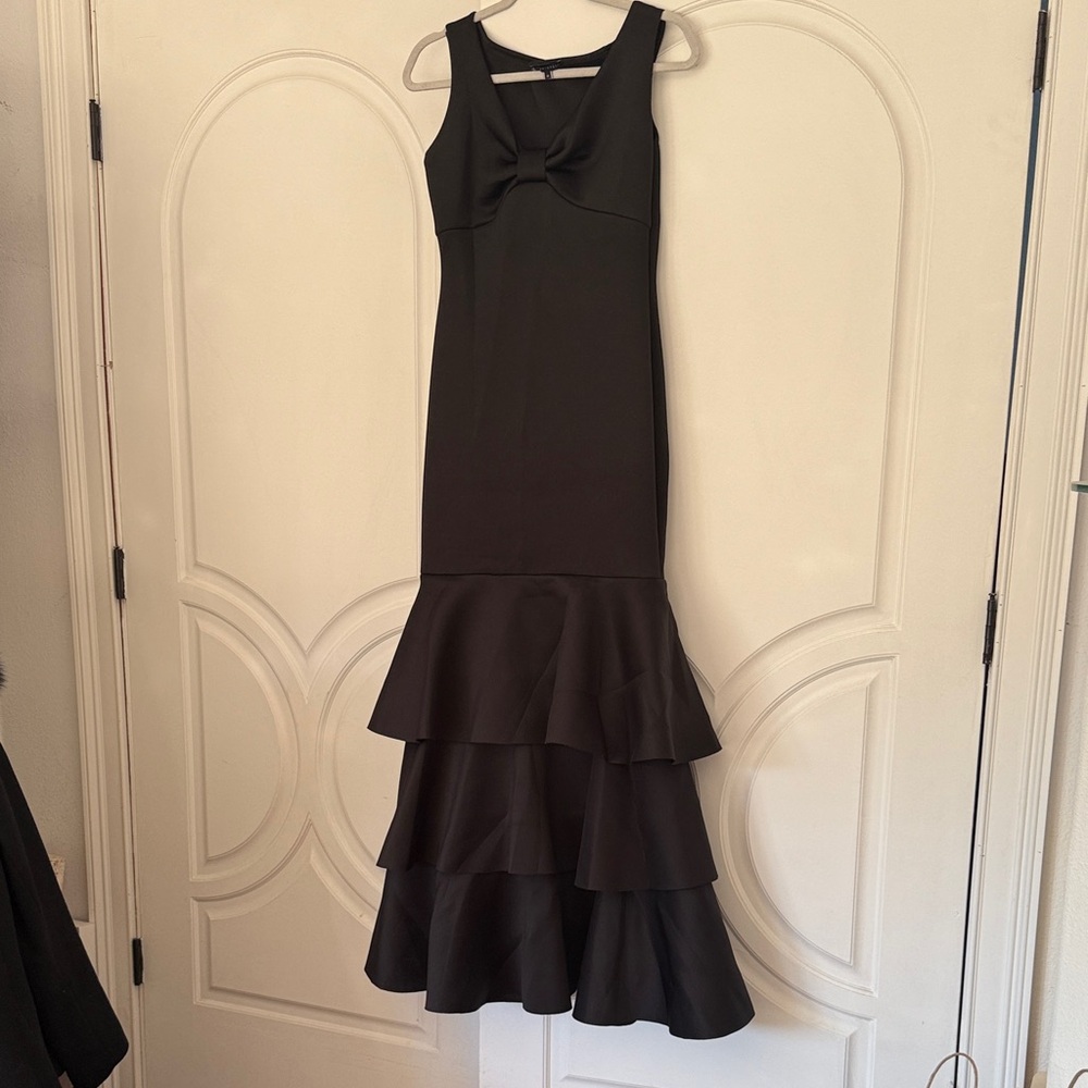 Elegant Black Sleeveless Dress
